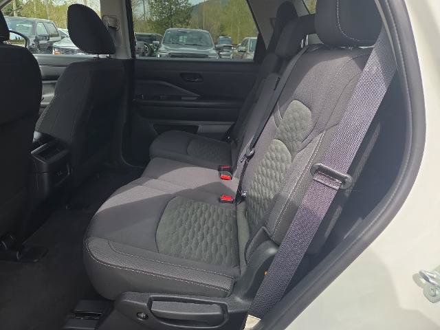 Used 2024 Nissan Pathfinder S AWD/4WD image 16