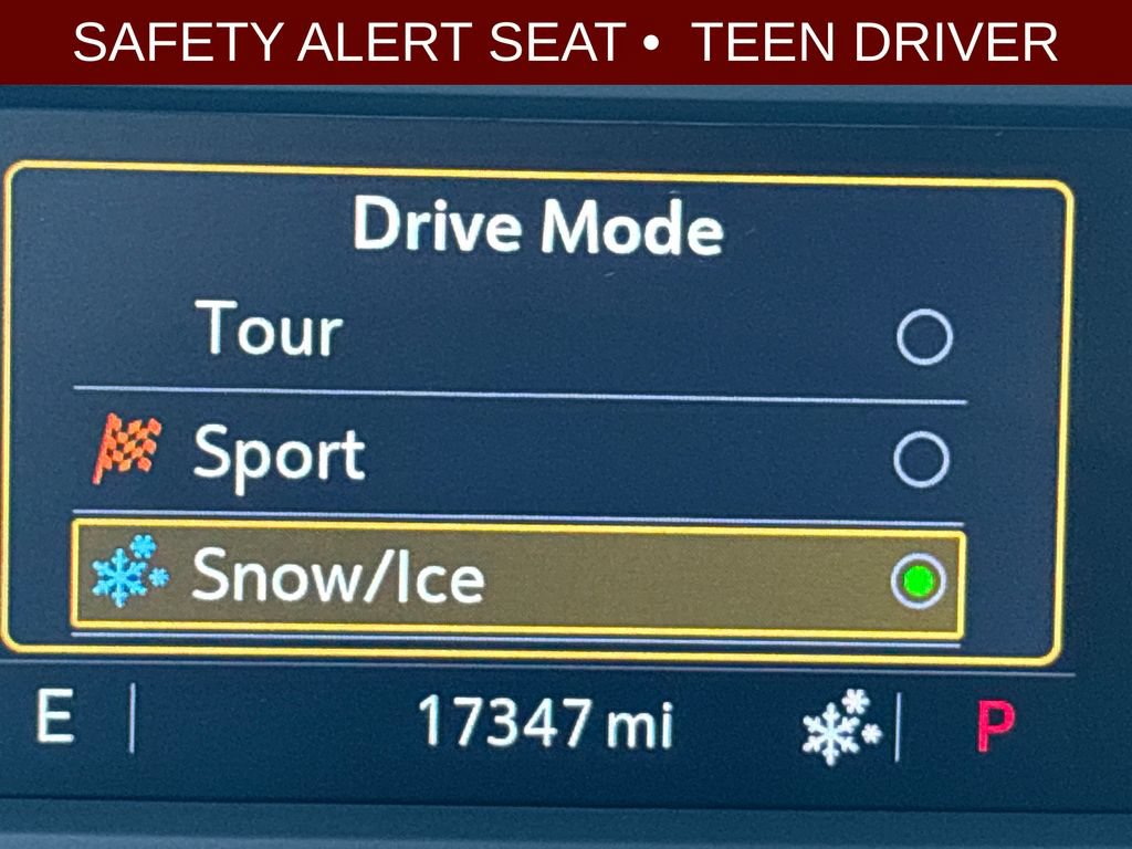 Used 2023 Cadillac XT4 Luxury w/ Cold Weather Package FWD image 12