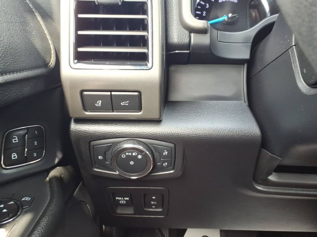 Certified 2018 Ford Expedition Max XLT w/ Equipment Group 202A AWD/4WD image 17