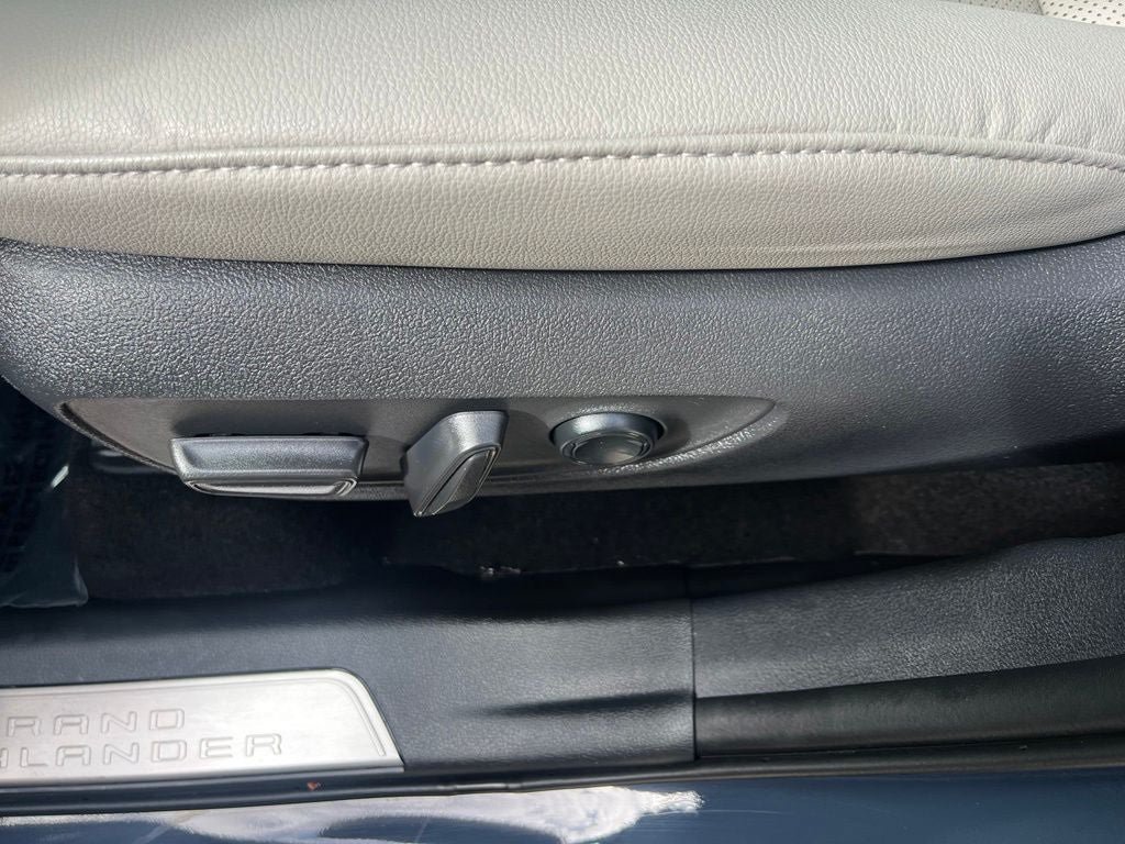 Used 2025 Toyota Grand Highlander FWD image 39