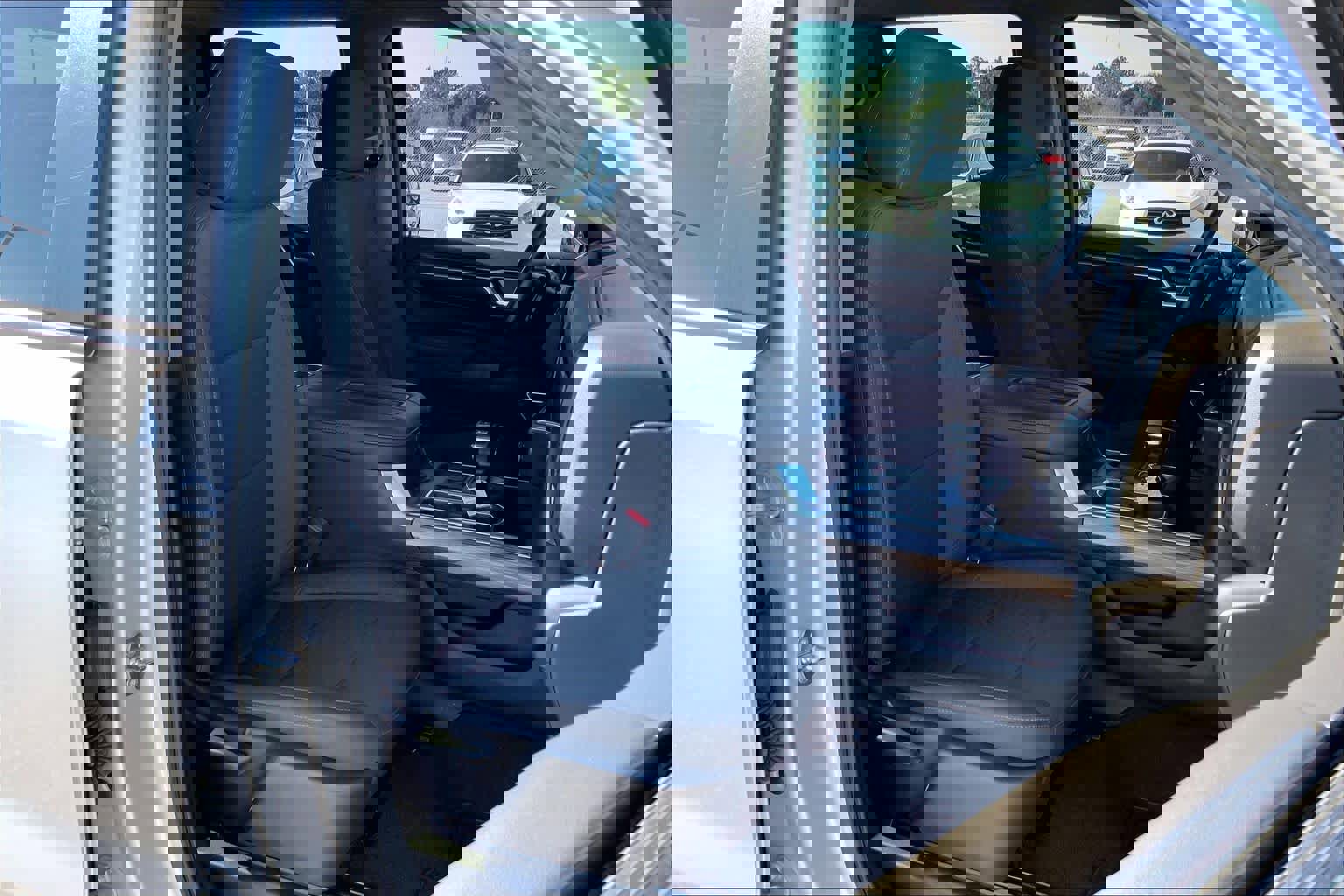 Used 2022 Chevrolet Silverado 1500 LT w/ Z71 Off-Road Package image 10