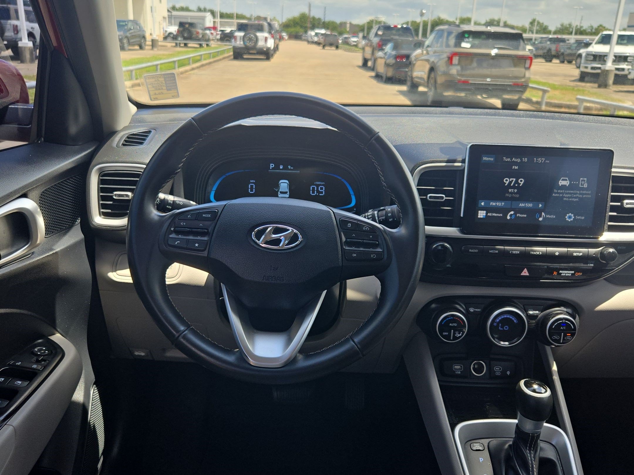 Used 2026 Hyundai Venue SEL FWD image 27