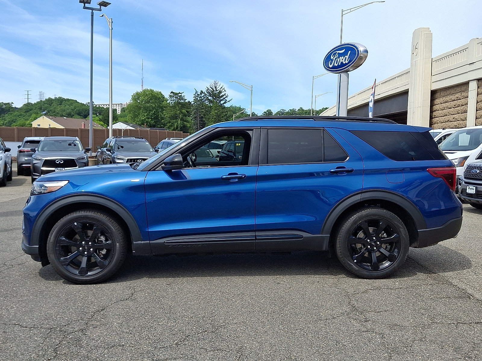 Certified 2023 Ford Explorer ST-Line w/ Class IV Trailer Tow Package AWD/4WD image 7