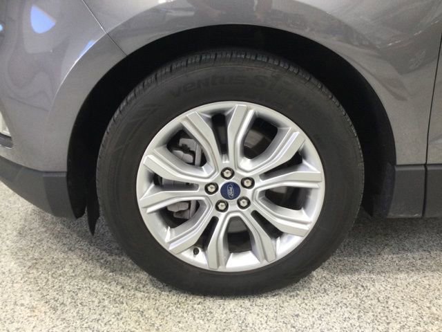 Certified 2022 Ford Edge Titanium w/ Equipment Group 301A image 8