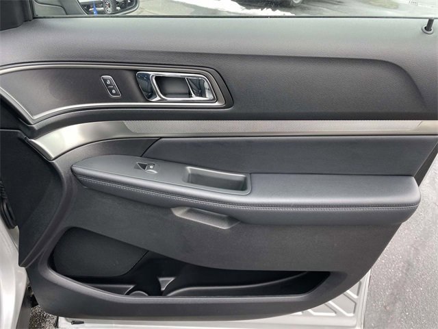 Certified 2018 Ford Explorer XLT w/ Equipment Group 201A image 30