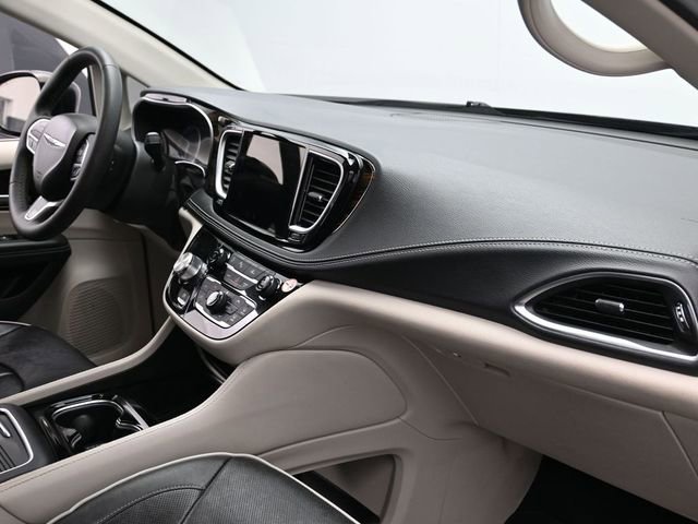Used 2024 Chrysler Pacifica Limited image 29