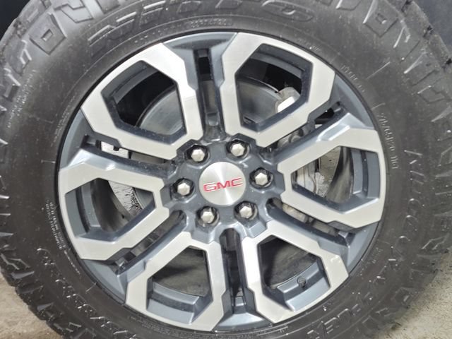 Used 2024 GMC Canyon AT4 w/ Canyon Safety Plus Package AWD/4WD image 10