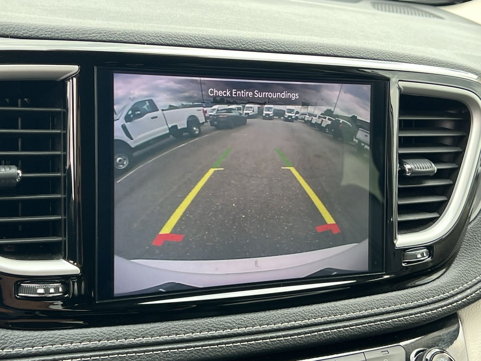 Used 2024 Chrysler Pacifica Limited FWD image 19