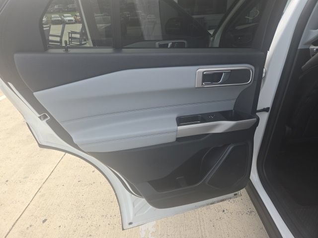 Certified 2024 Ford Explorer XLT w/ Equipment Group 202A AWD/4WD image 30