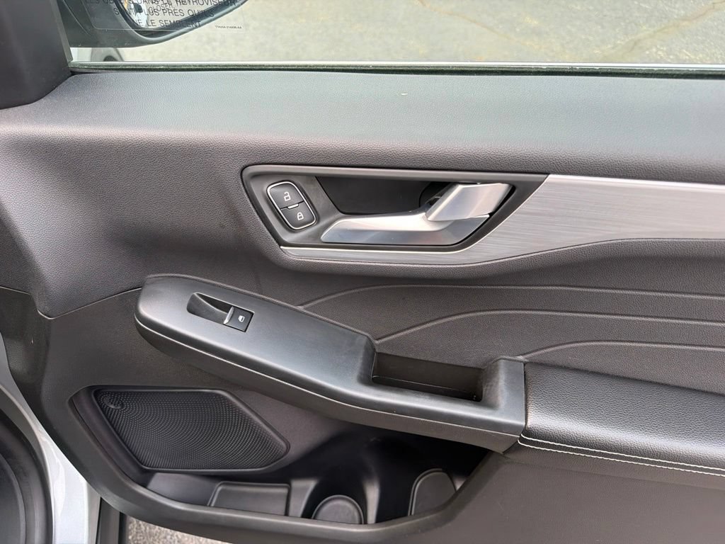 Certified 2024 Ford Escape Platinum AWD/4WD image 39