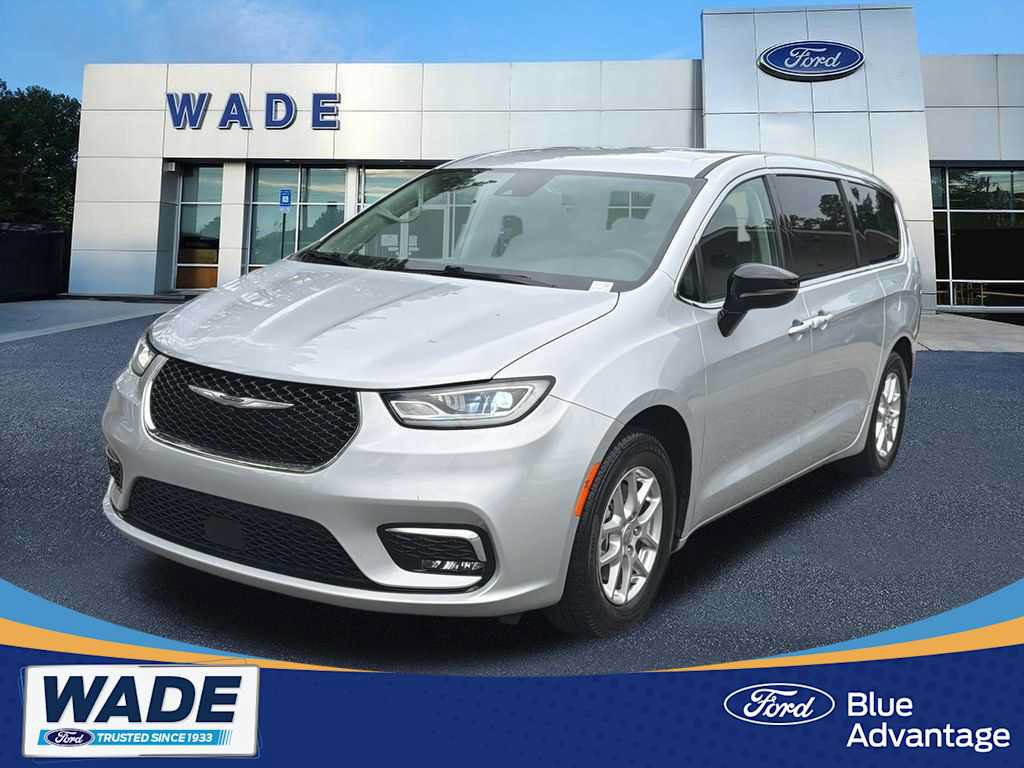 Used 2024 Chrysler Pacifica Touring-L