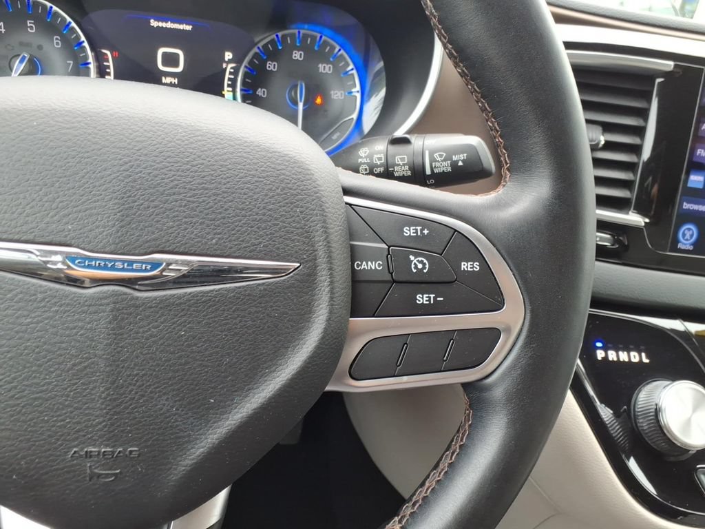 Used 2017 Chrysler Pacifica Touring-L Plus FWD image 21