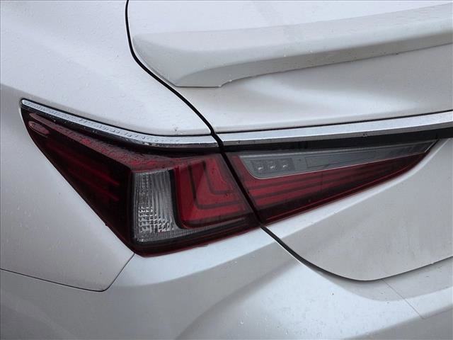 Used 2020 Lexus ES 300h w/ Premium Package image 13