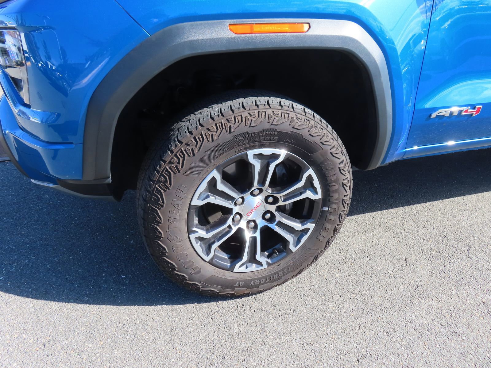 Used 2023 GMC Canyon AT4 w/ AT4 Premium Package image 12