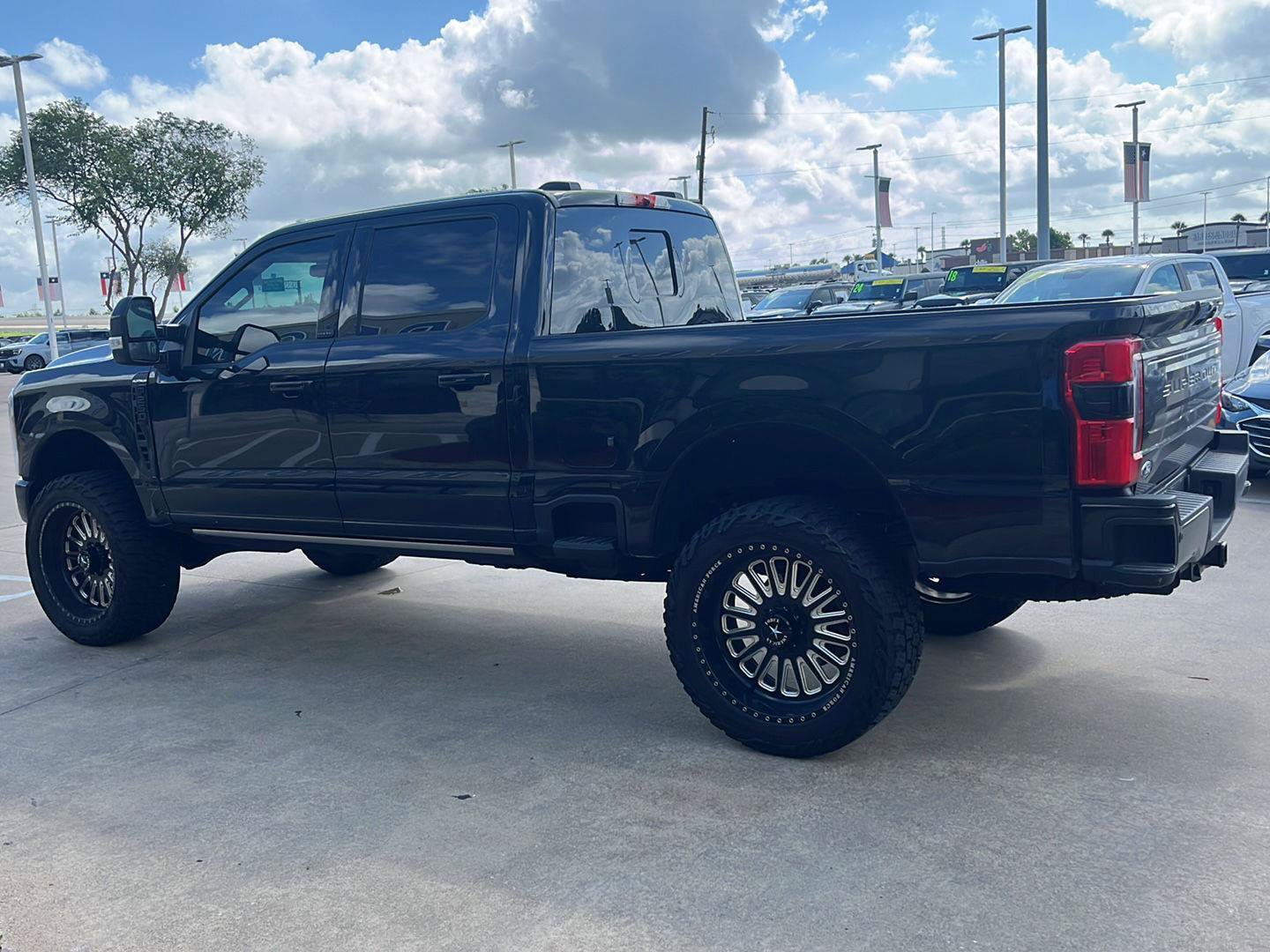 Certified 2025 Ford F250 Platinum w/ Tremor Off-Road Package AWD/4WD image 4