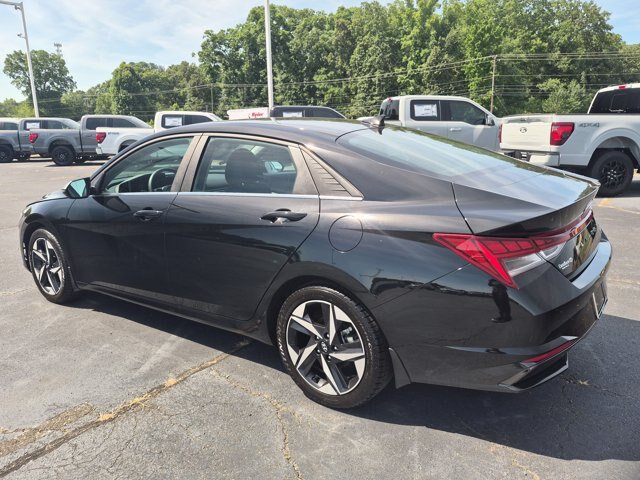 Used 2023 Hyundai Elantra Limited FWD image 6