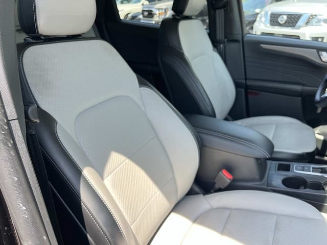 Certified 2025 Ford Escape SE FWD image 32