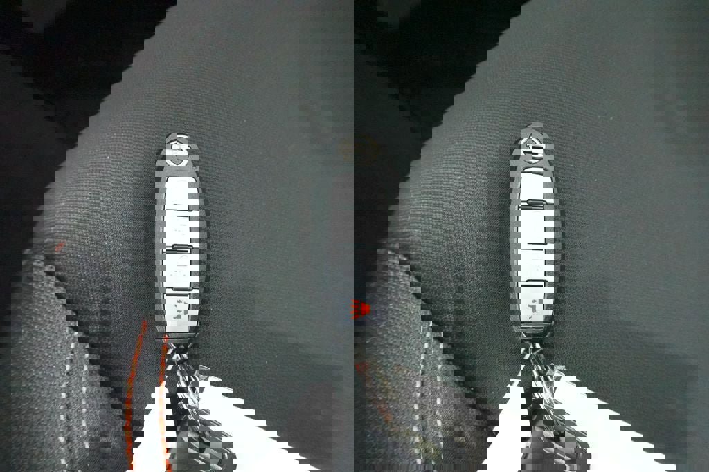 Used 2025 Nissan Frontier PRO-4X w/ Pro Convenience Package AWD/4WD image 21