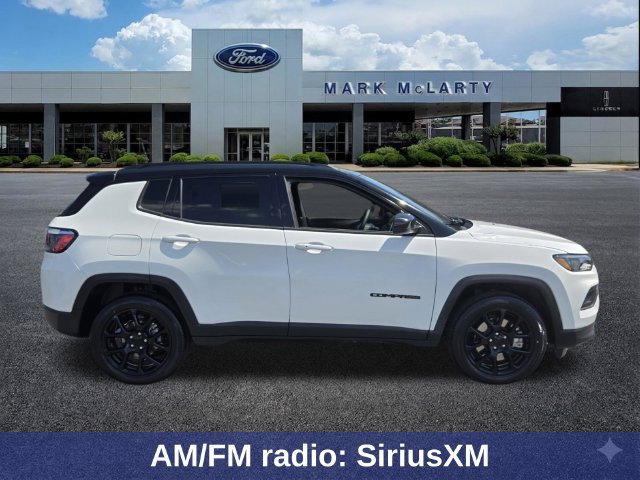 Used 2024 Jeep Compass Latitude w/ Altitude Special Edition AWD/4WD image 7