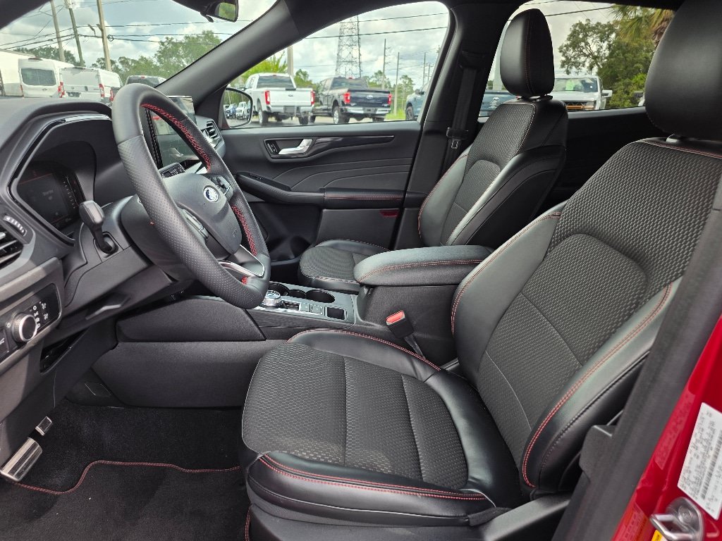 Certified 2023 Ford Escape ST-Line w/ Tech Pack #1 FWD image 6