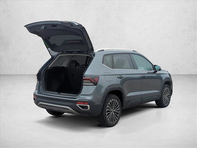 Used 2025 Volkswagen Taos SE FWD image 17