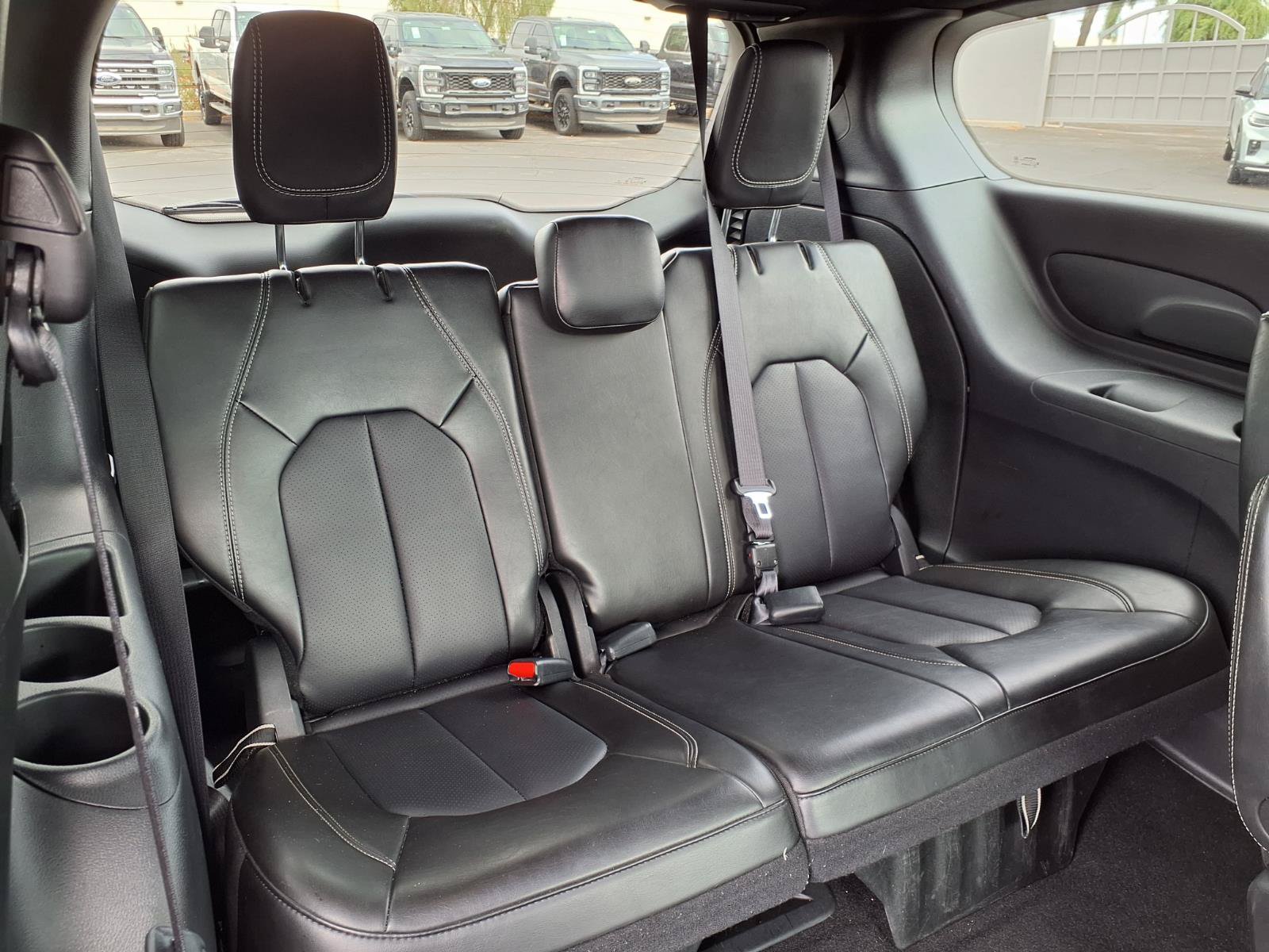 Used 2025 Chrysler Pacifica Select FWD image 16