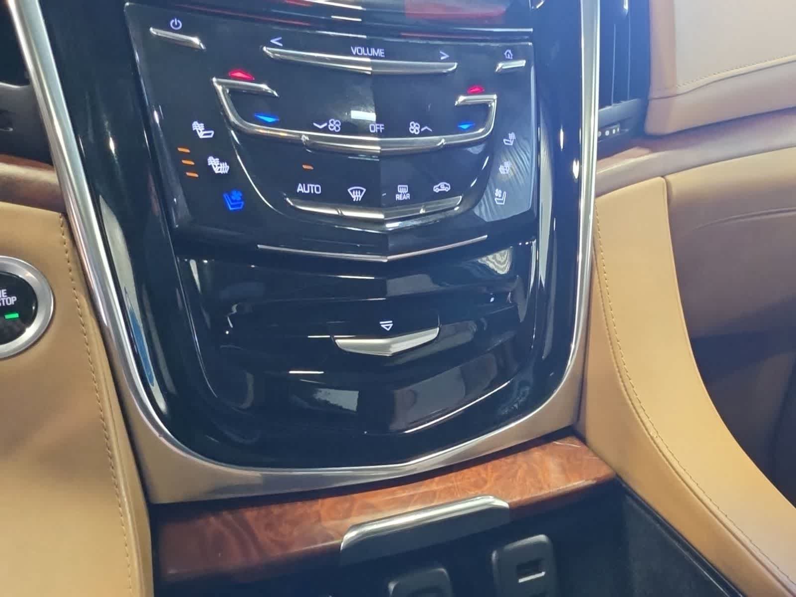 Used 2017 Cadillac Escalade Platinum AWD/4WD image 32