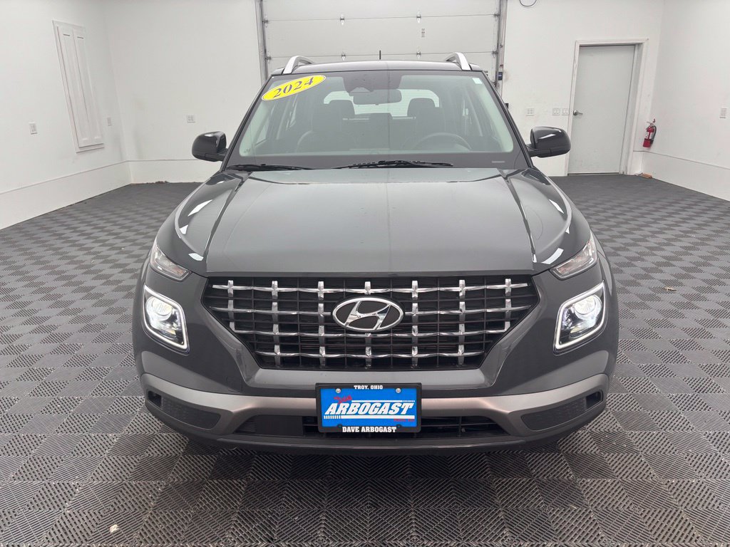Used 2024 Hyundai Venue Limited FWD image 14