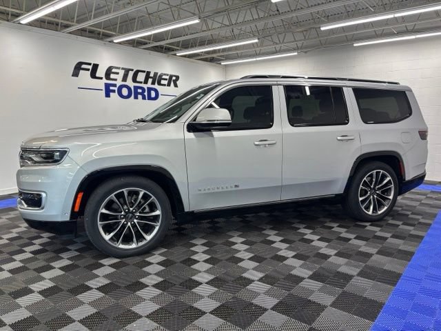 Used 2022 Jeep Wagoneer Series III w/ Premium Group I AWD/4WD image 3