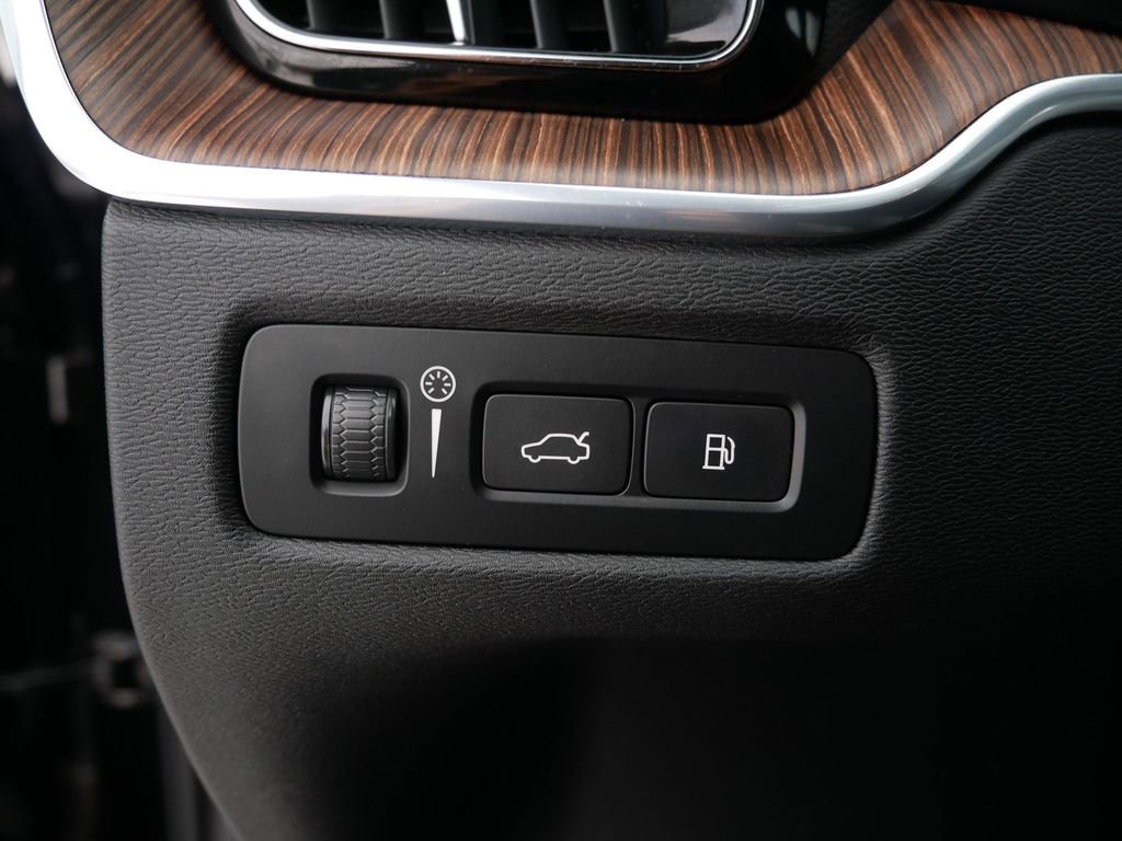 Used 2022 Volvo XC60 T8 Inscription w/ Advanced Package image 16