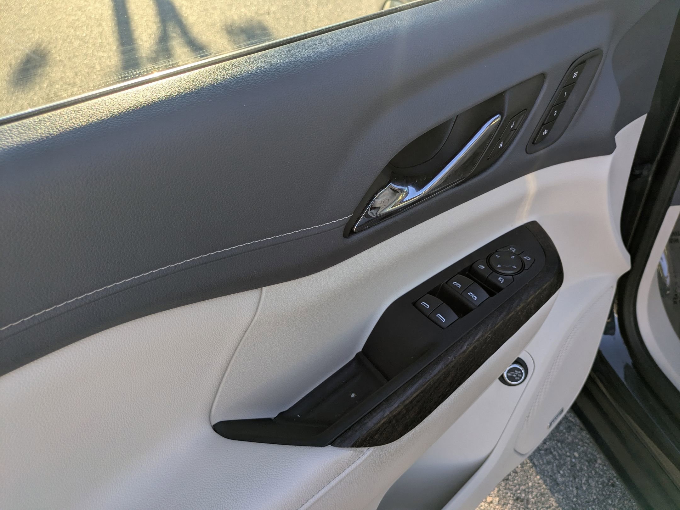 Used 2022 GMC Acadia Denali w/ Denali Ultimate Package image 13