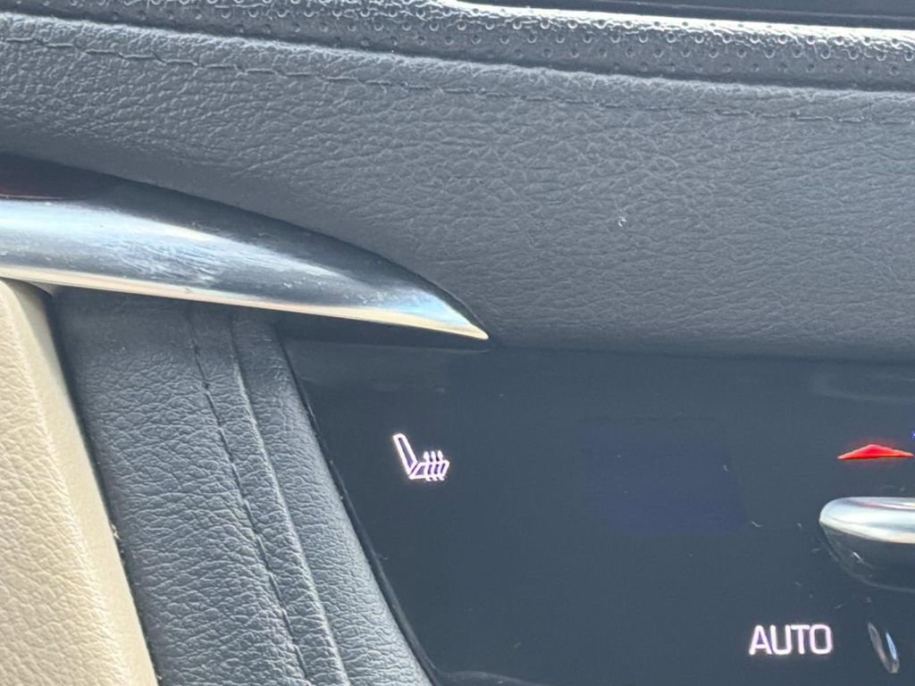 Used 2019 Cadillac XT5 Luxury image 16