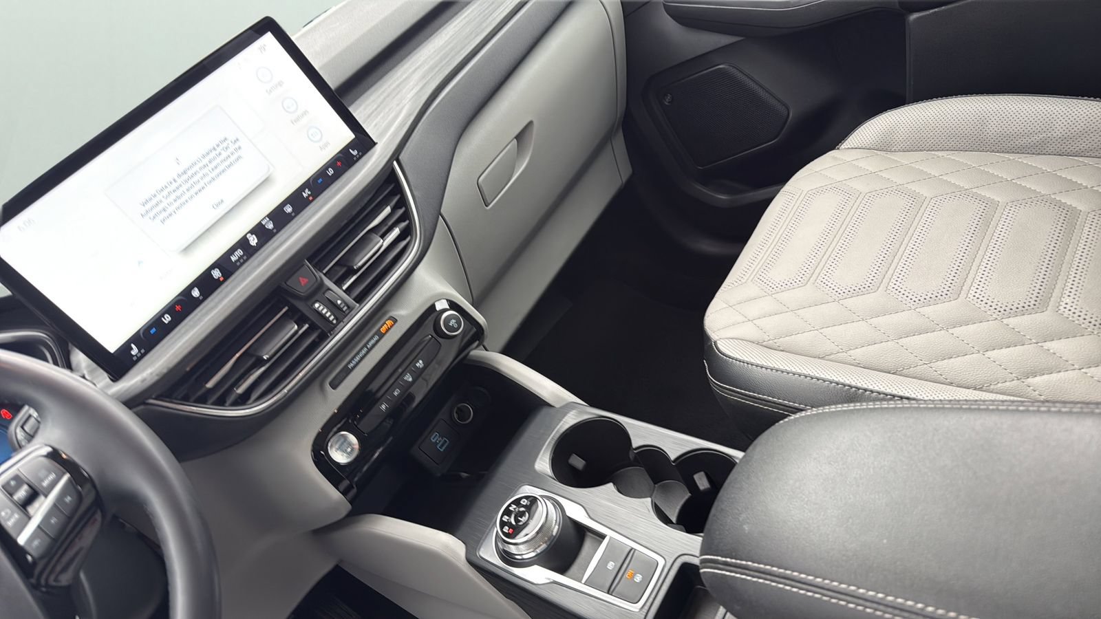 Certified 2023 Ford Escape Platinum w/ Premium Technology Package FWD image 17