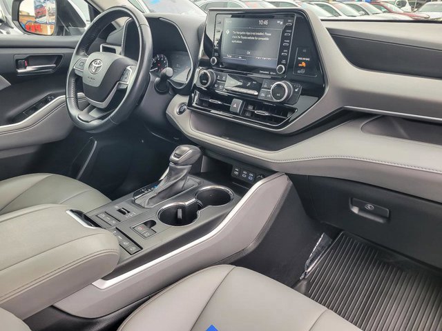 Used 2022 Toyota Highlander XLE image 30