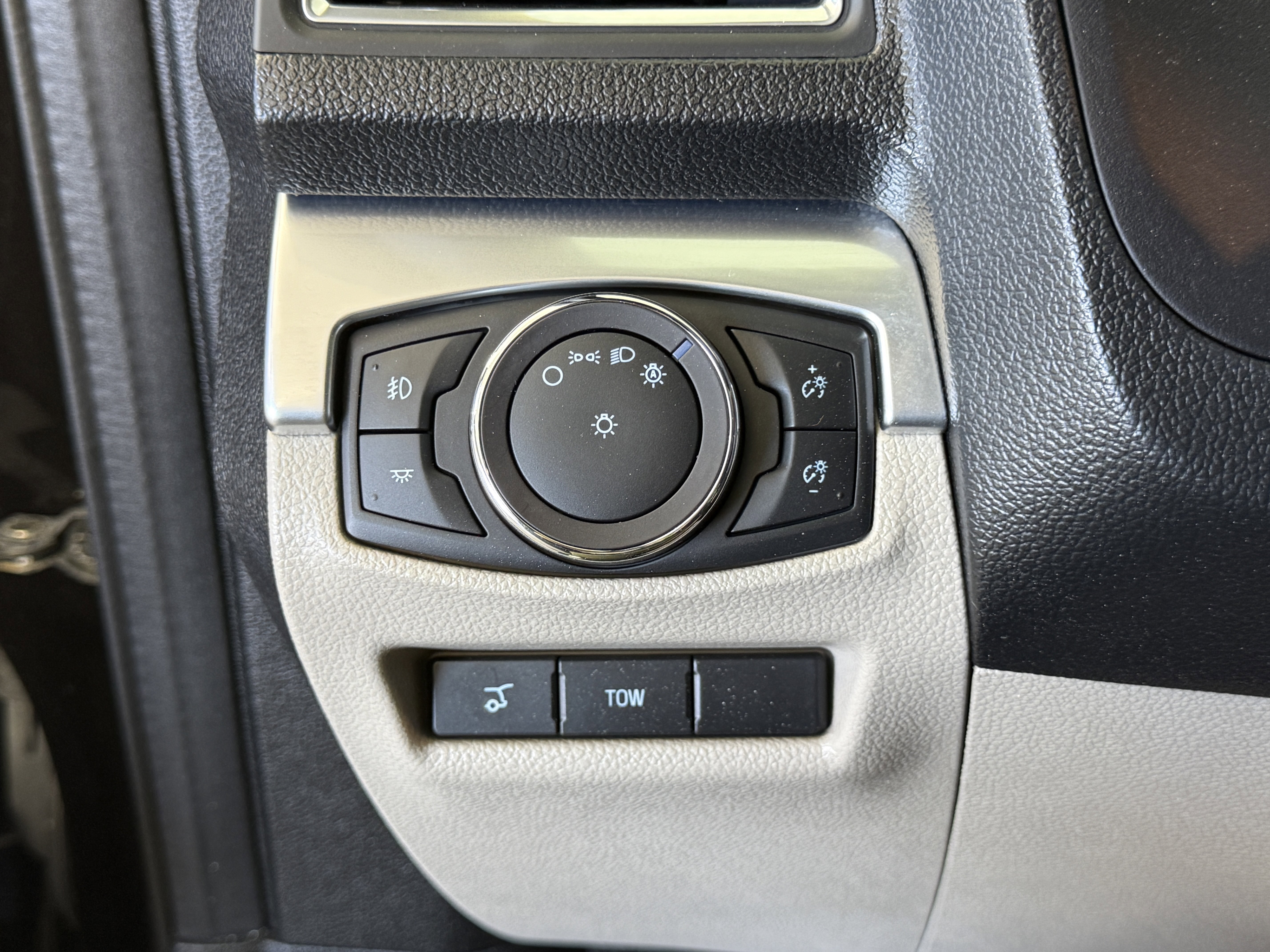 Certified 2019 Ford Explorer Limited w/ Ford Safe & Smart Package image 25