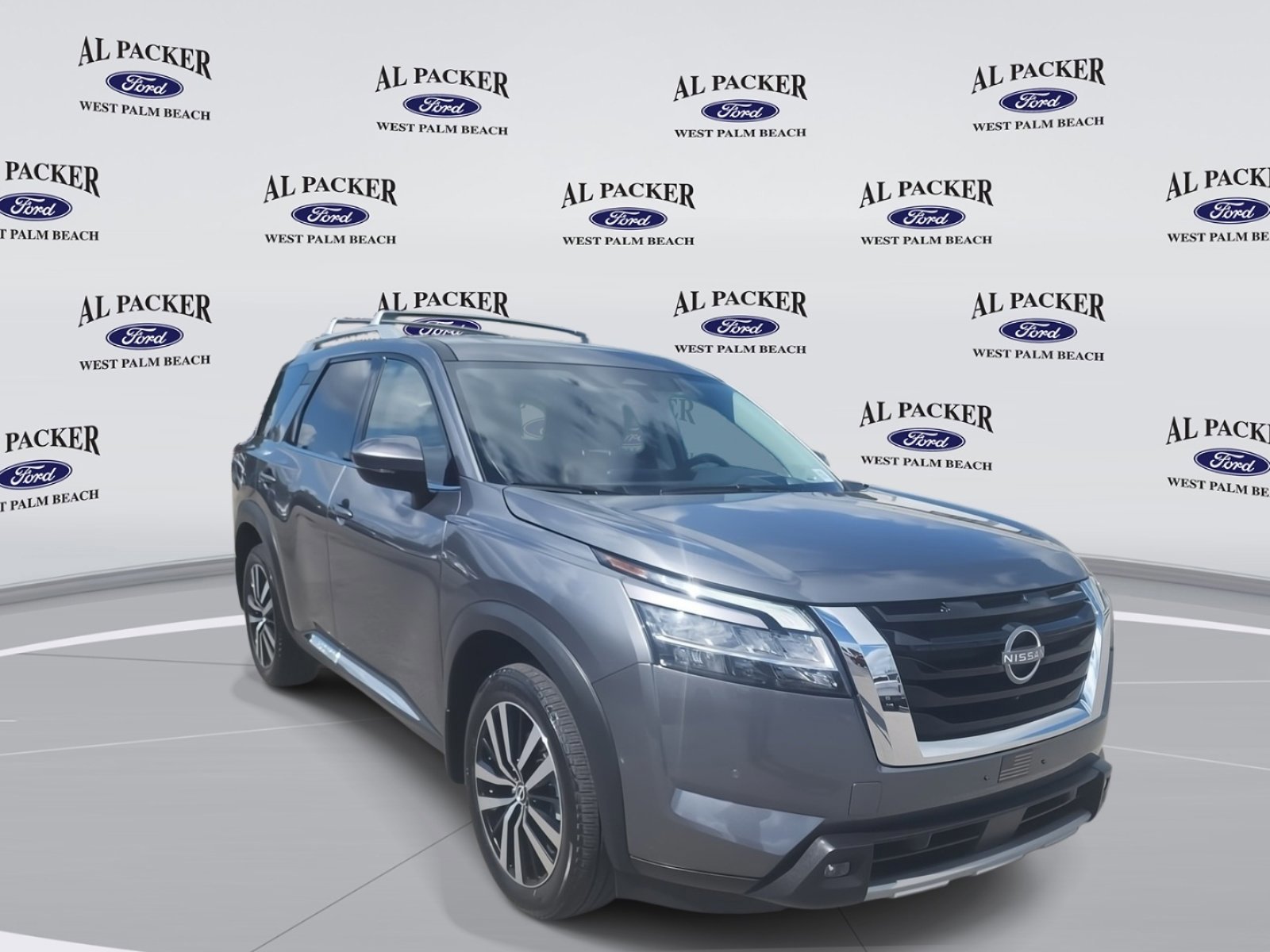 Used 2024 Nissan Pathfinder Platinum image 7