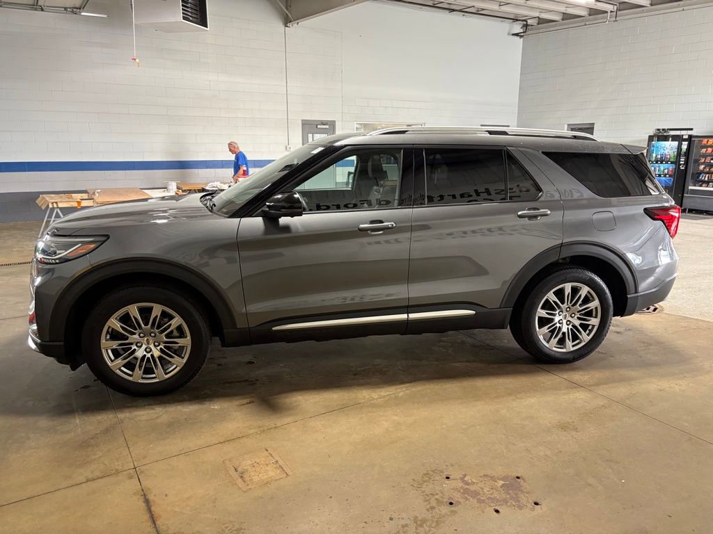 Certified 2025 Ford Explorer Platinum AWD/4WD image 7