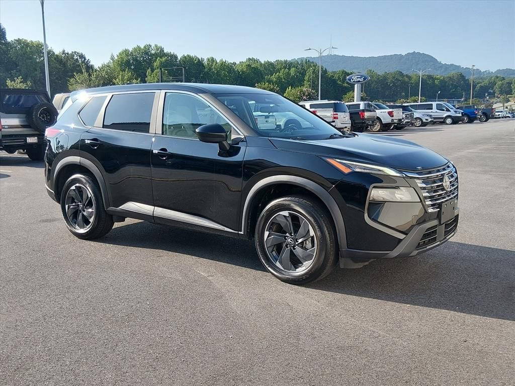 Used 2025 Nissan Rogue SV FWD image 2