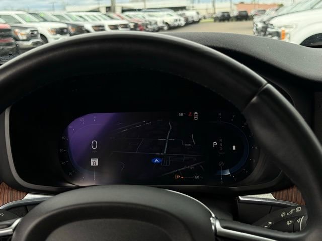 Used 2023 Volvo XC60 B5 Plus AWD/4WD image 9
