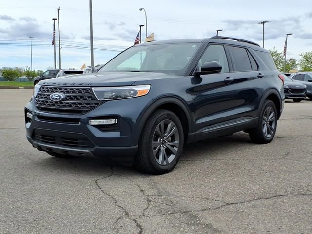 Certified 2024 Ford Explorer XLT w/ Equipment Group 202A AWD/4WD image 3