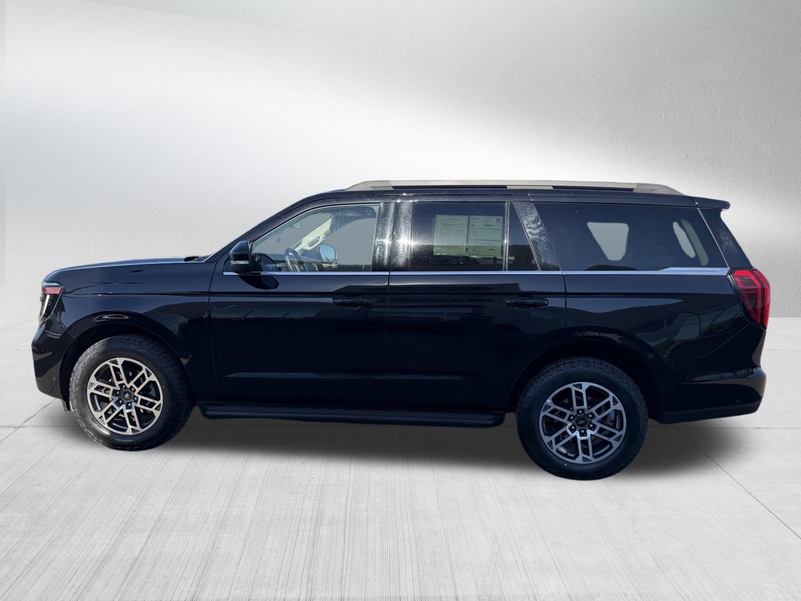 Certified 2025 Ford Expedition Active AWD/4WD image 4