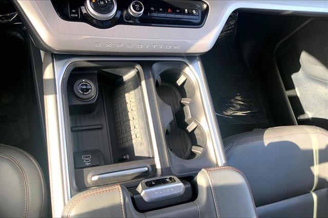 Certified 2025 Ford Expedition Active AWD/4WD image 34
