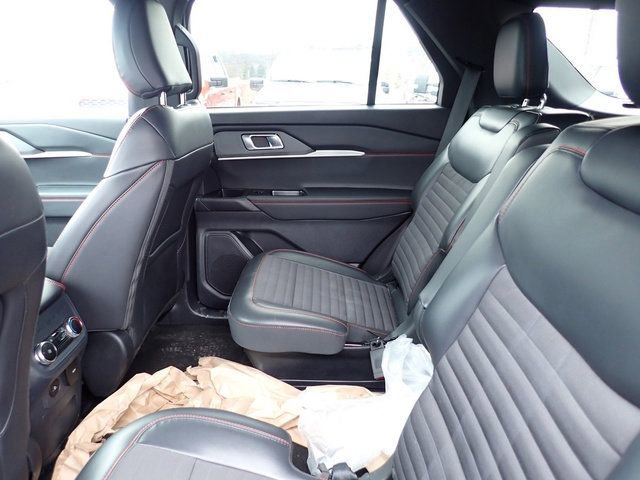 Certified 2025 Ford Explorer ST-Line image 11