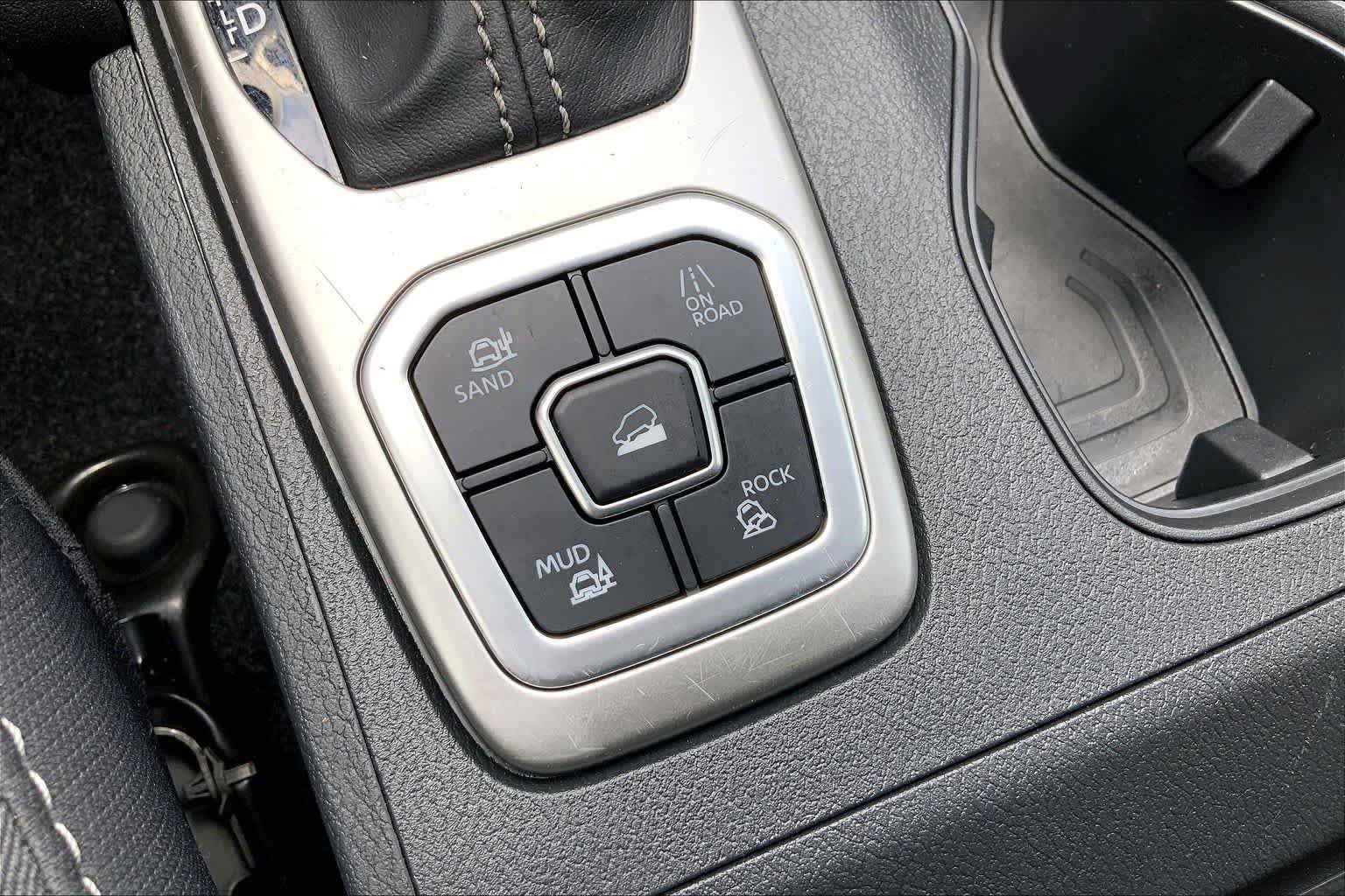 Used 2026 Nissan Frontier SV w/ All-Weather Content Package AWD/4WD image 35