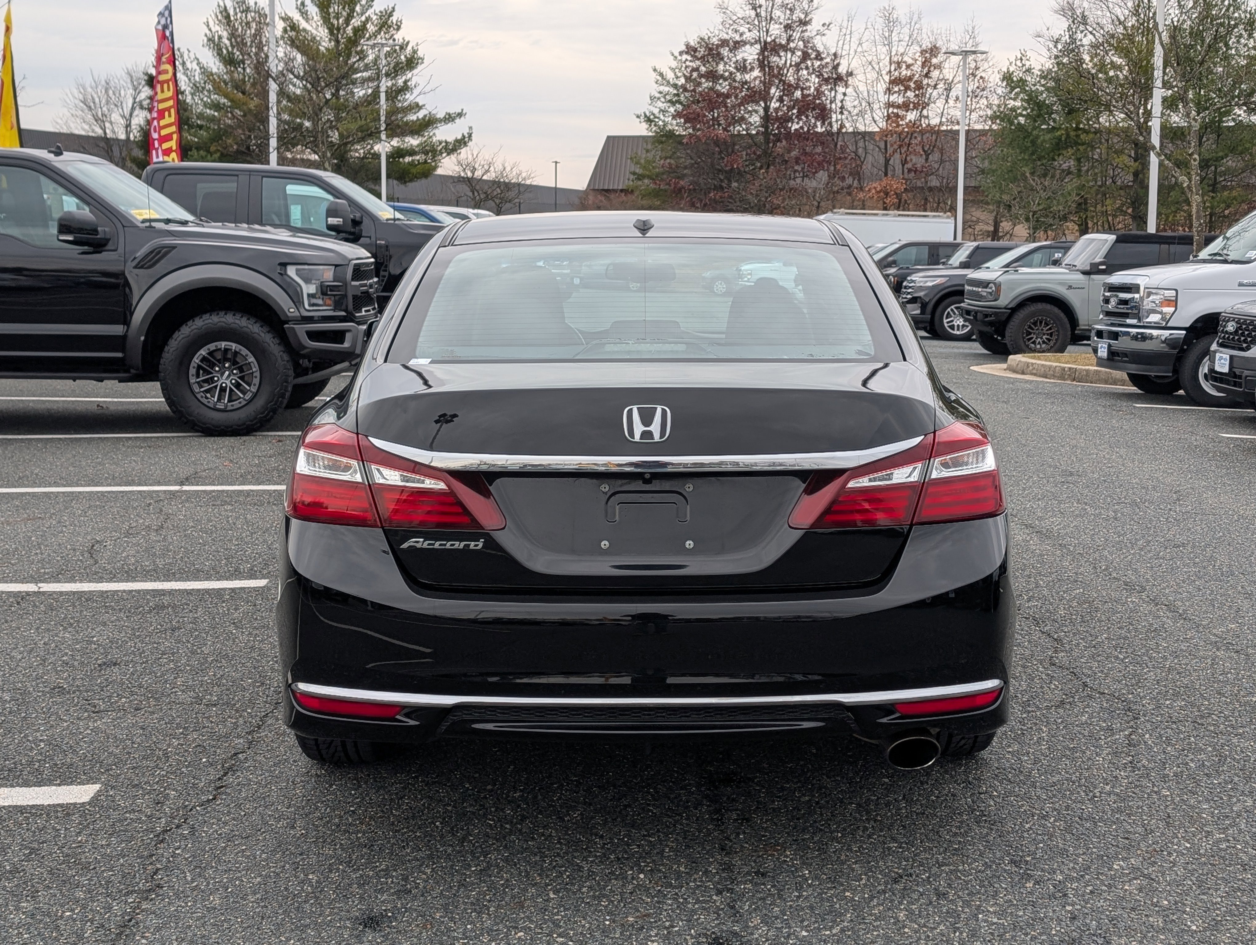 Used 2017 Honda Accord EX-L image 4