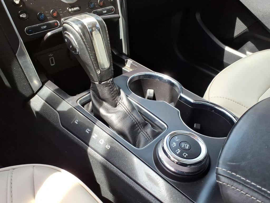 Certified 2019 Ford Explorer Limited w/ Limited Luxury Package AWD/4WD image 16