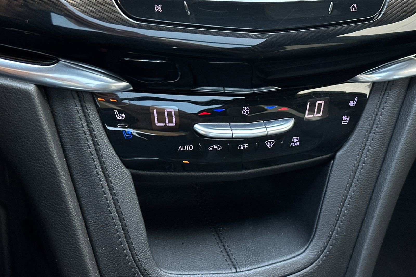 Used 2022 Cadillac XT6 Sport w/ Platinum Package image 21