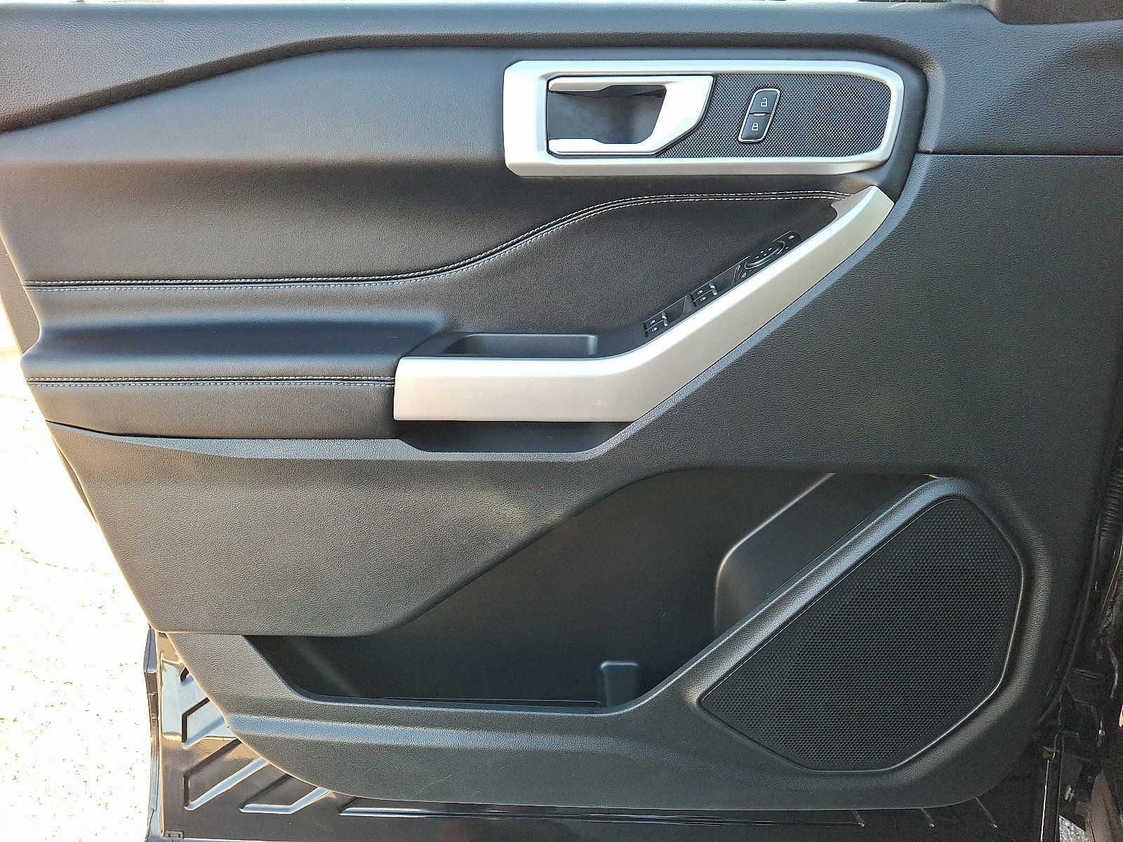 Certified 2022 Ford Explorer XLT w/ Equipment Group 202A image 13