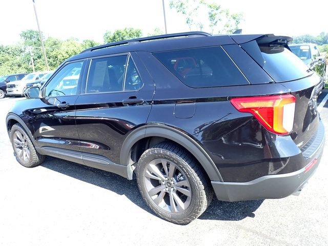 Certified 2024 Ford Explorer XLT w/ Equipment Group 202A AWD/4WD image 4