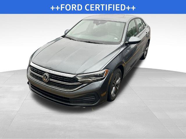 Used 2024 Volkswagen Jetta SE FWD image 1
